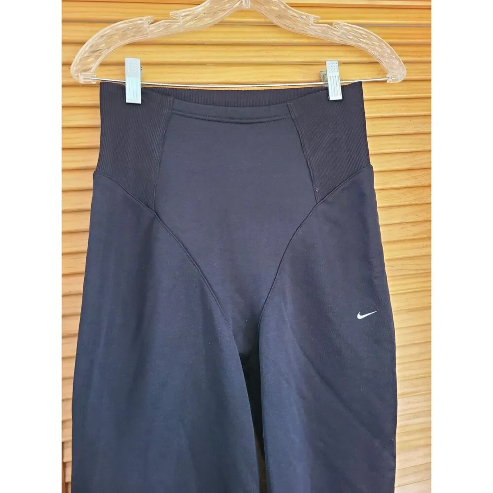 Nike Black Body Shaping Leggings SMALL Athleisure Comfort‎ Flattering Contouring